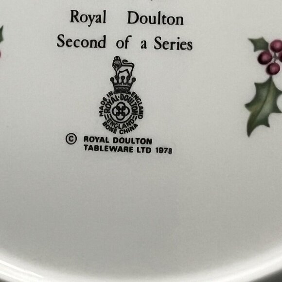 Royal Doulton Christmas Plate Child Gathering Holly Vintage 1978 - Picture 4 of 10